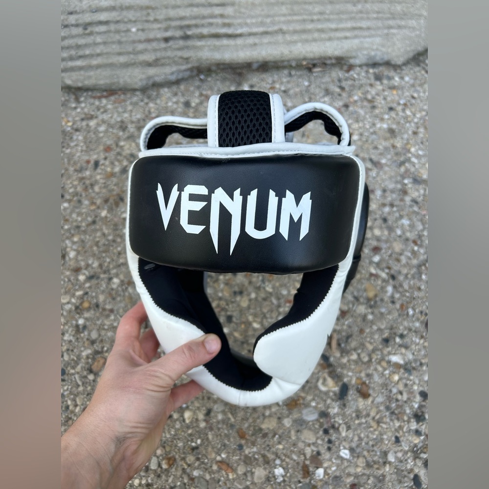 Venum Challenger Headgear – Black/White One Size